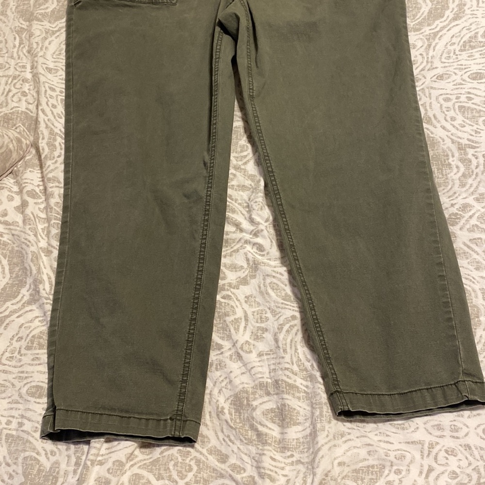 Comfortable elastic waist pants in a light sage green - Picture 5 of 5